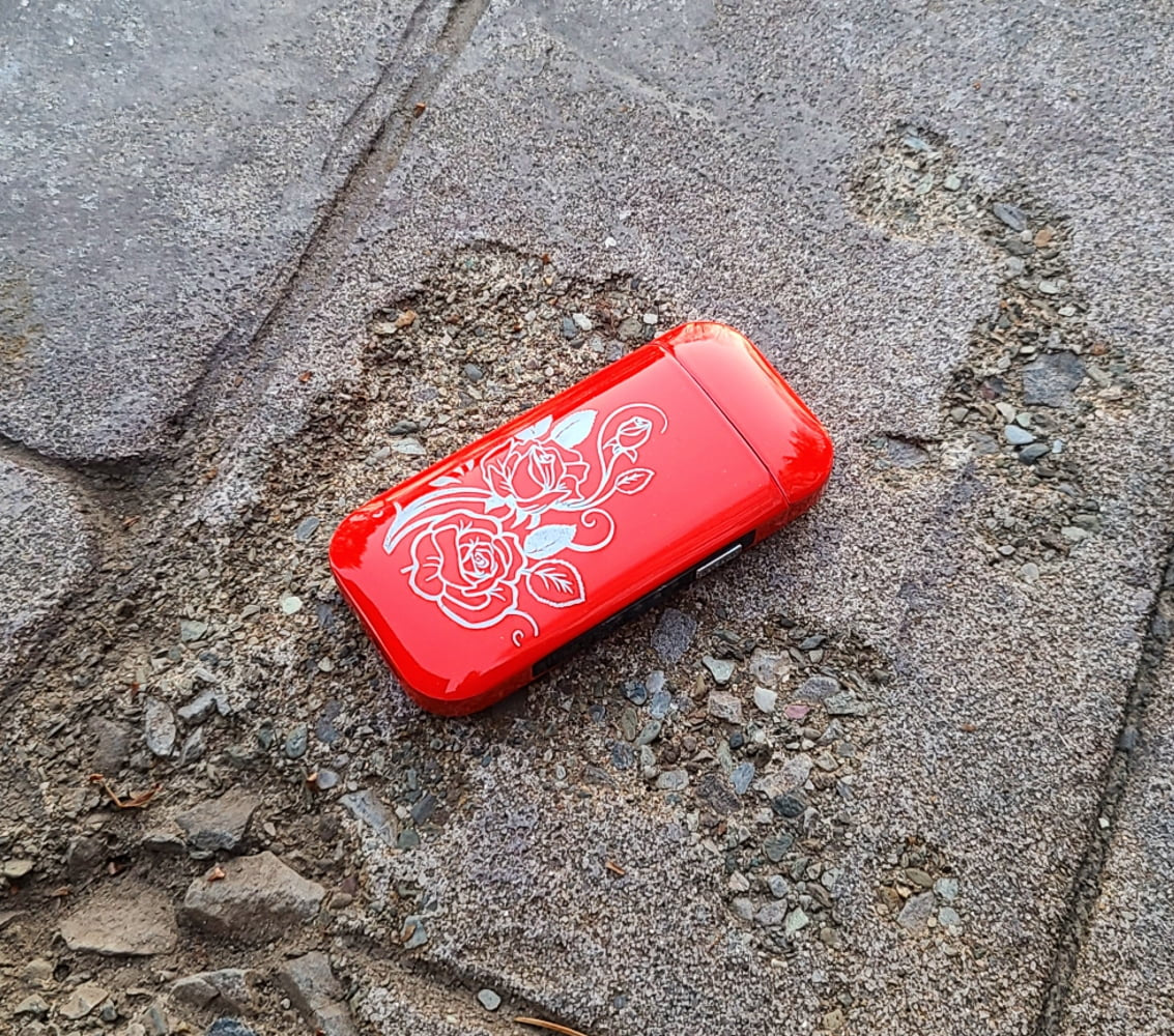 Rechargeable Electronic Dual Arc Lighter, Elegant Design, Red Roses